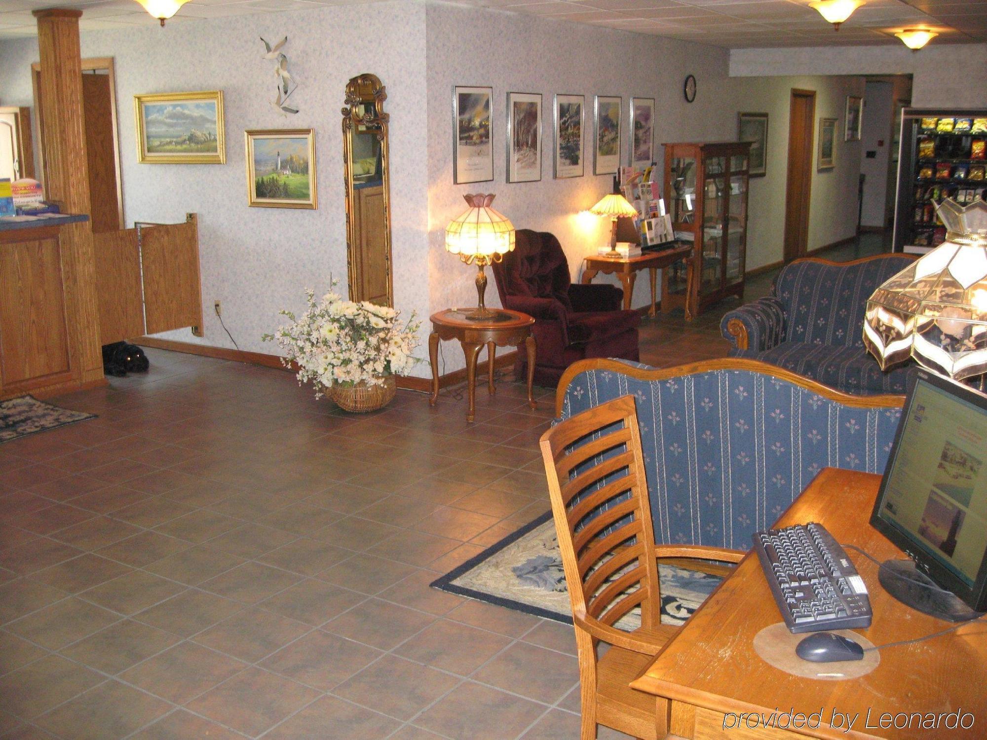 Lighthouse Inn - Two Rivers Interior photo